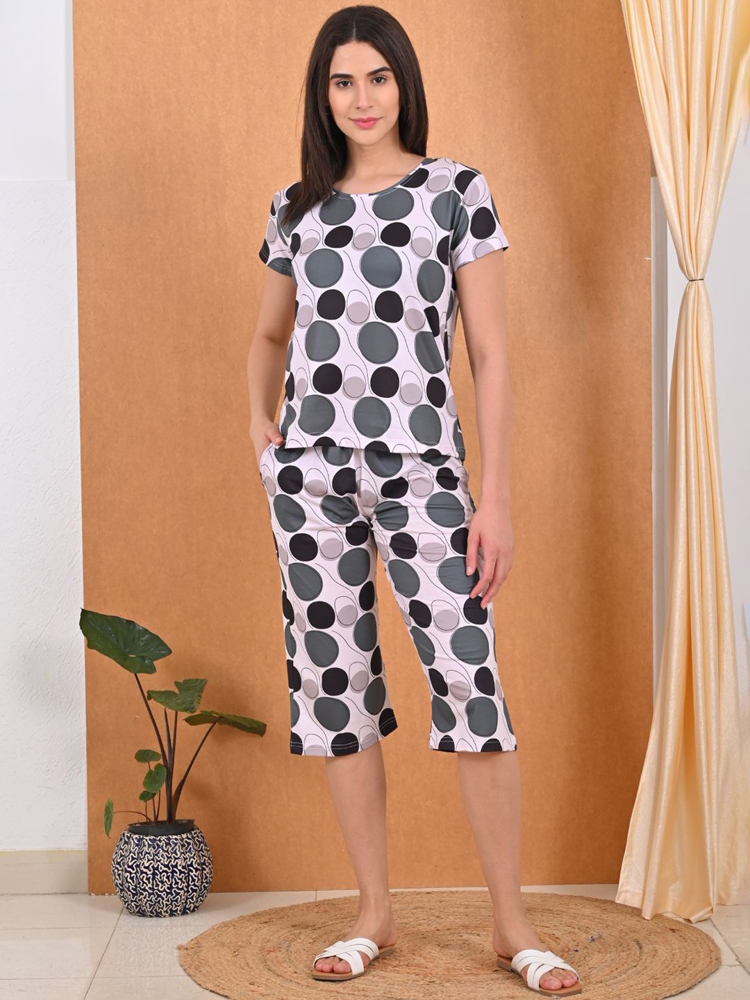 

GOLDSTROMS Geometric Printed Round Neck T-Shirt With Capri, Grey