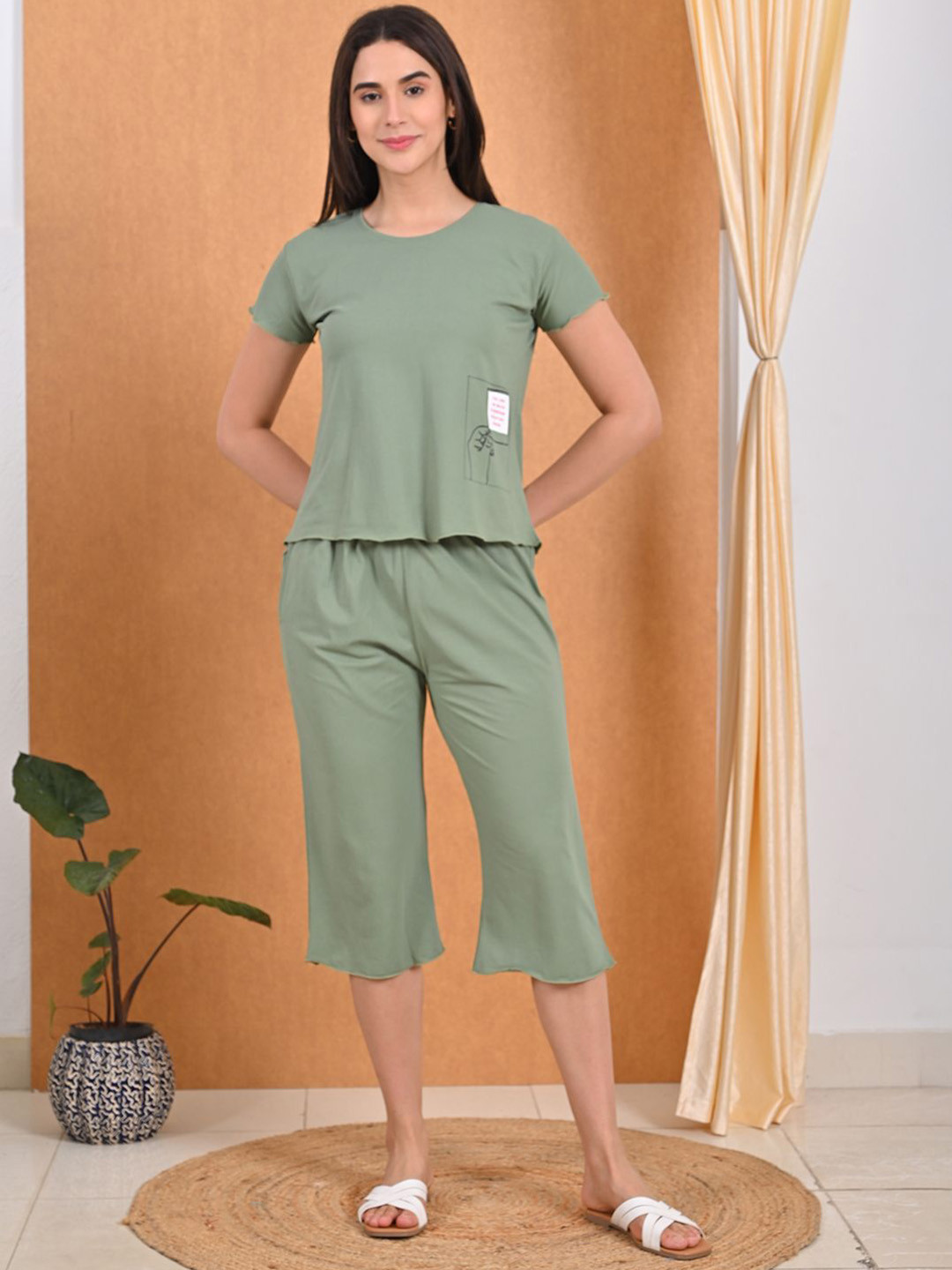 

GOLDSTROMS Round Neck Short Sleeves Top And Capri, Olive