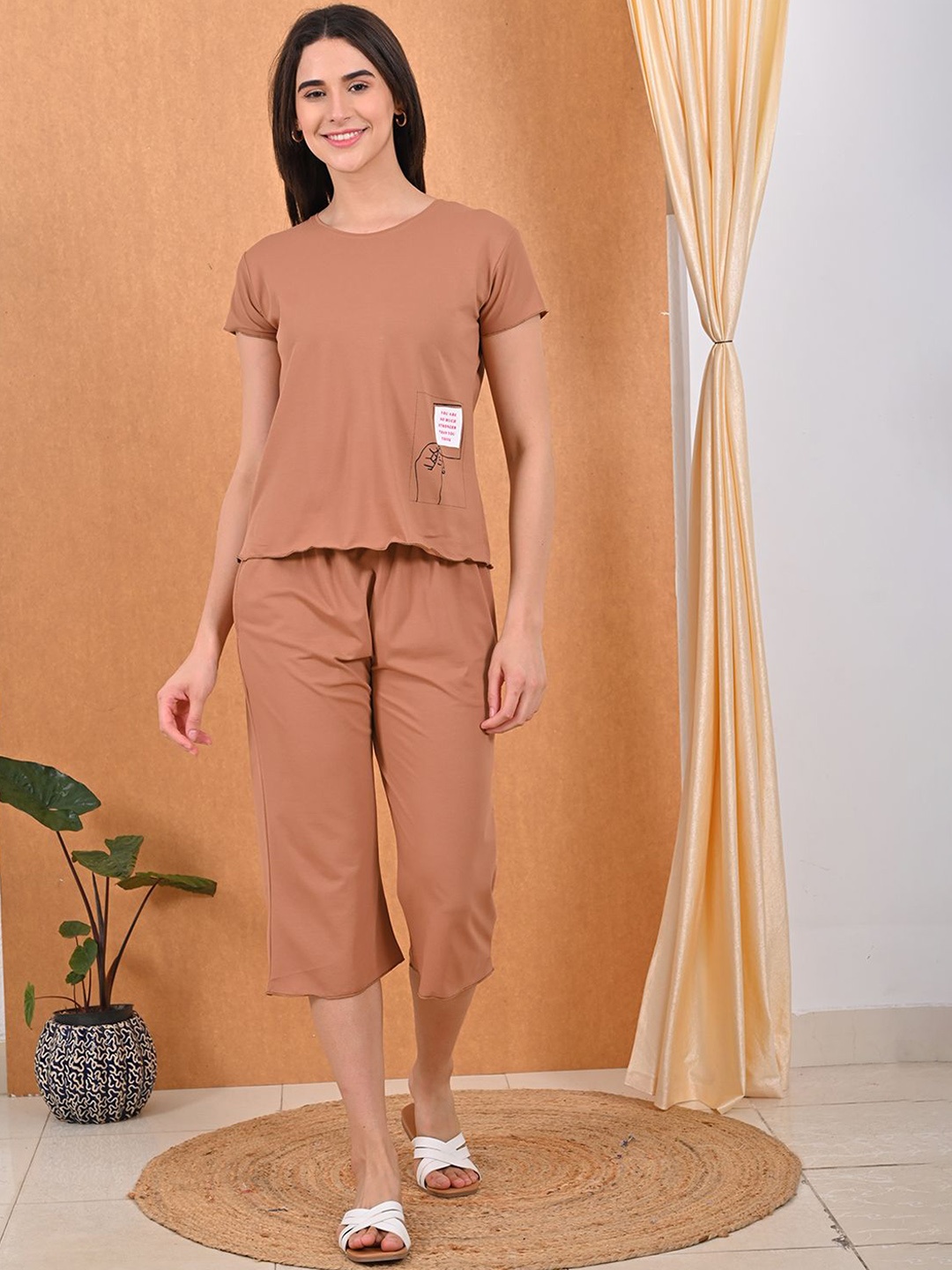 

GOLDSTROMS Round Neck Short Sleeves Top And Capri, Brown