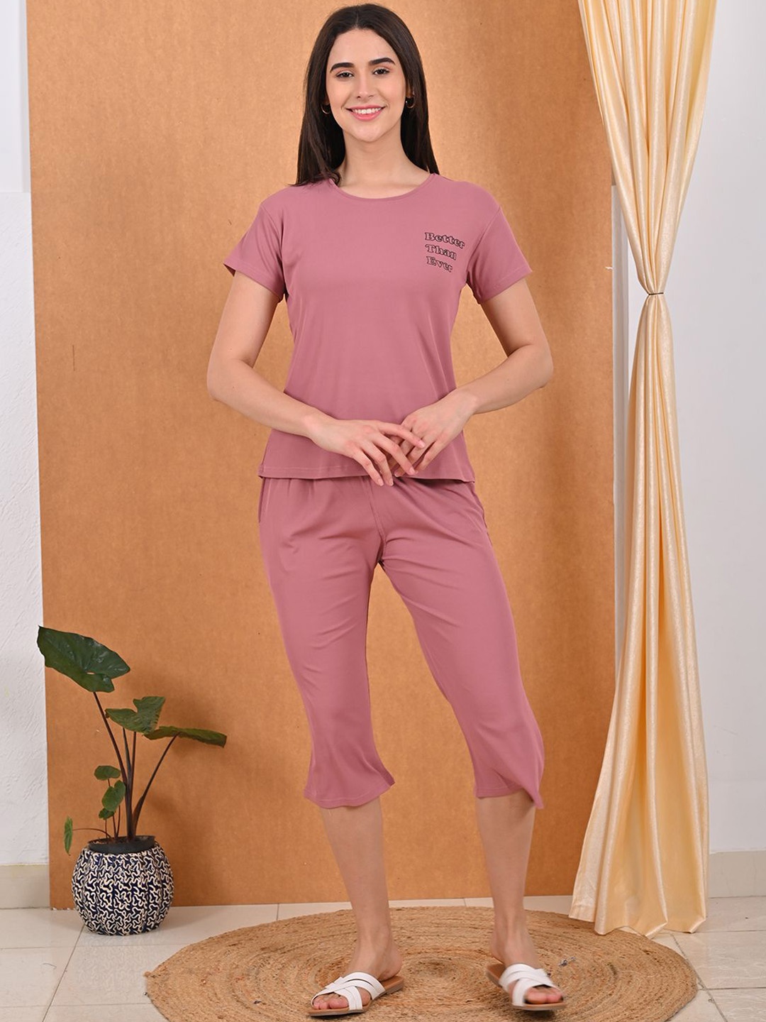 

GOLDSTROMS Typography Printed Round Neck T-shirt With Capris, Pink