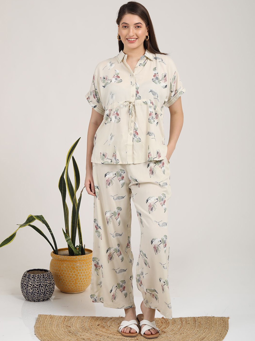 

GOLDSTROMS Women Printed Night suit, Cream