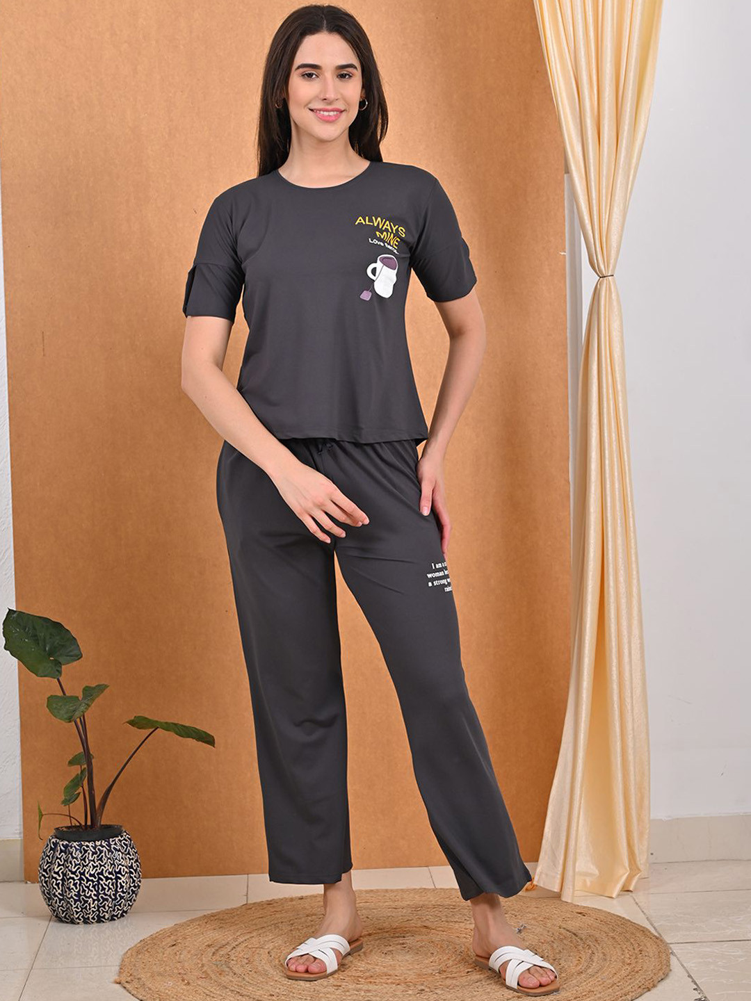 

GOLDSTROMS Graphic Printed Round Neck Short Sleeves Night suit, Coffee brown