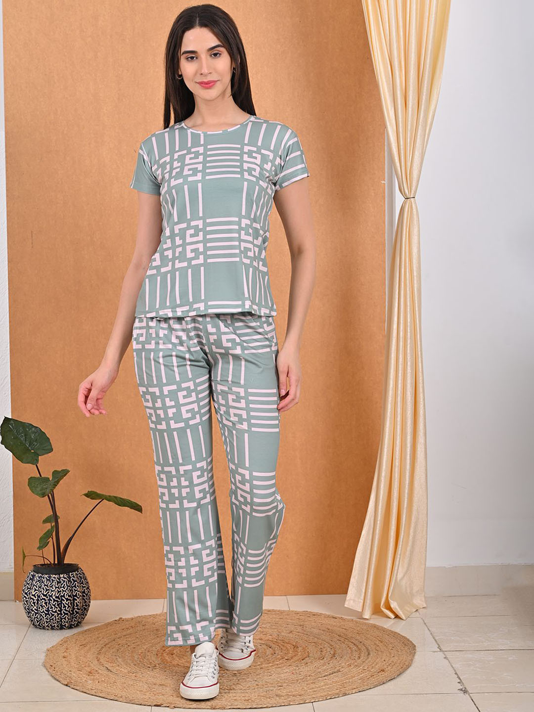 

GOLDSTROMS Geometric Printed Round Neck Short Sleeves Night suit, Green