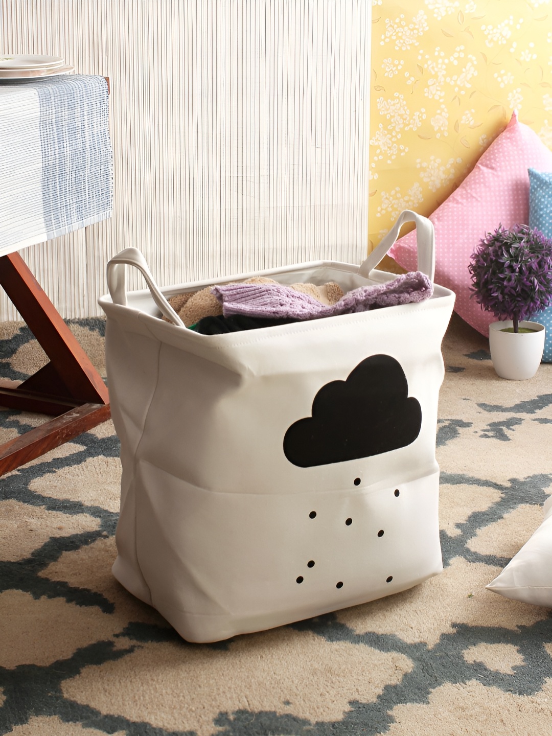 

Aura White & Black Printed Foldable Laundry Bag