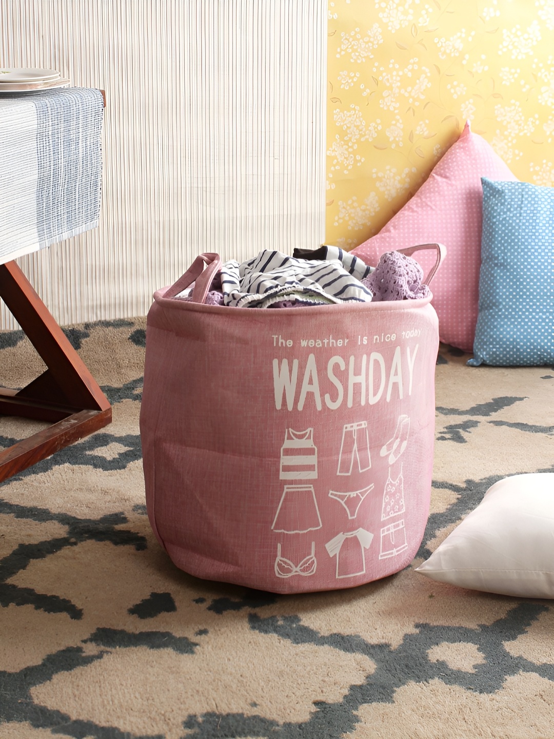 

Aura Pink Printed Foldable Laundry Bag