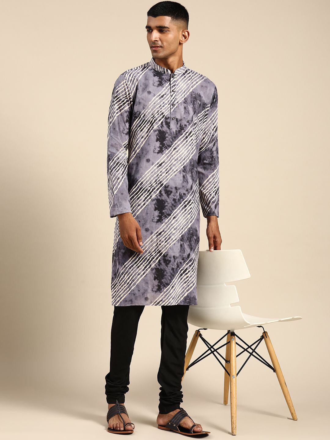 

Anouk Printed Mandarin Collar Regular Straight Kurta With Churidar, Grey
