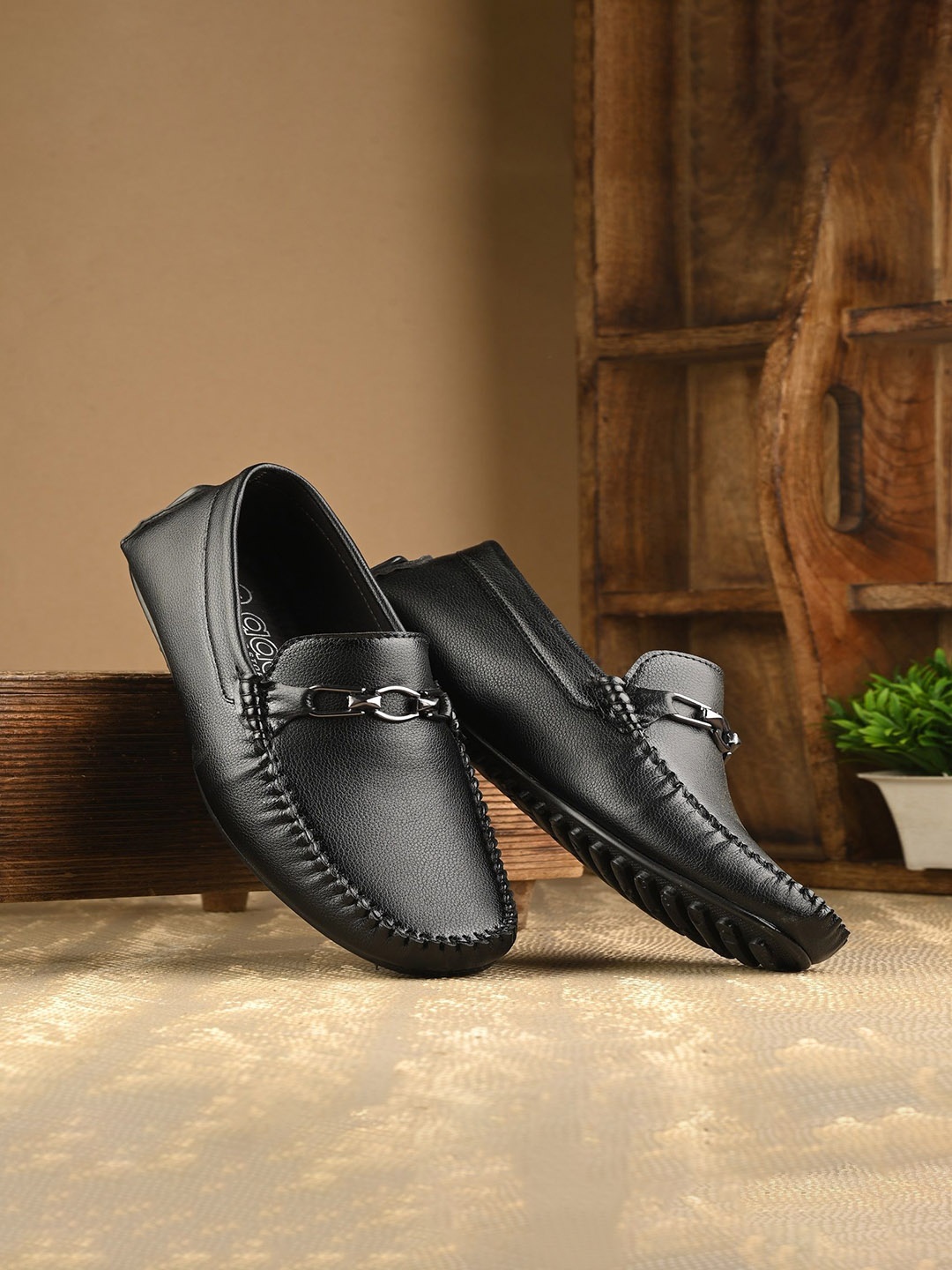 

aadi Men Round Toe Comfort Insole Lightweight Loafers, Black