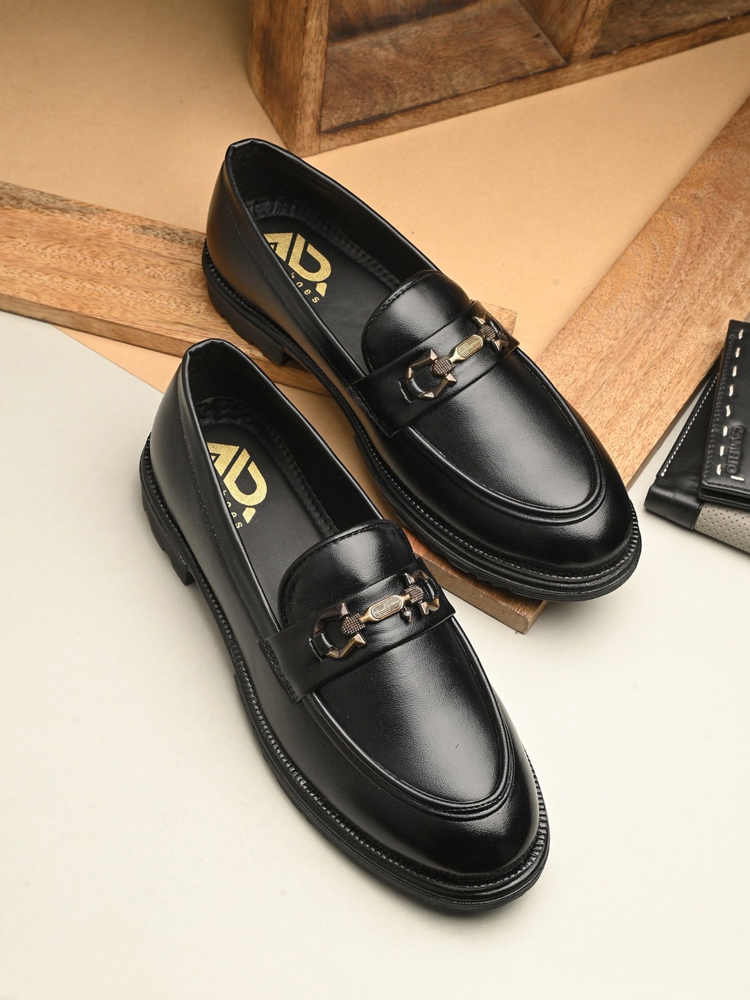 

aadi Men Round Toe Comfort Insole Lightweight Loafers, Black
