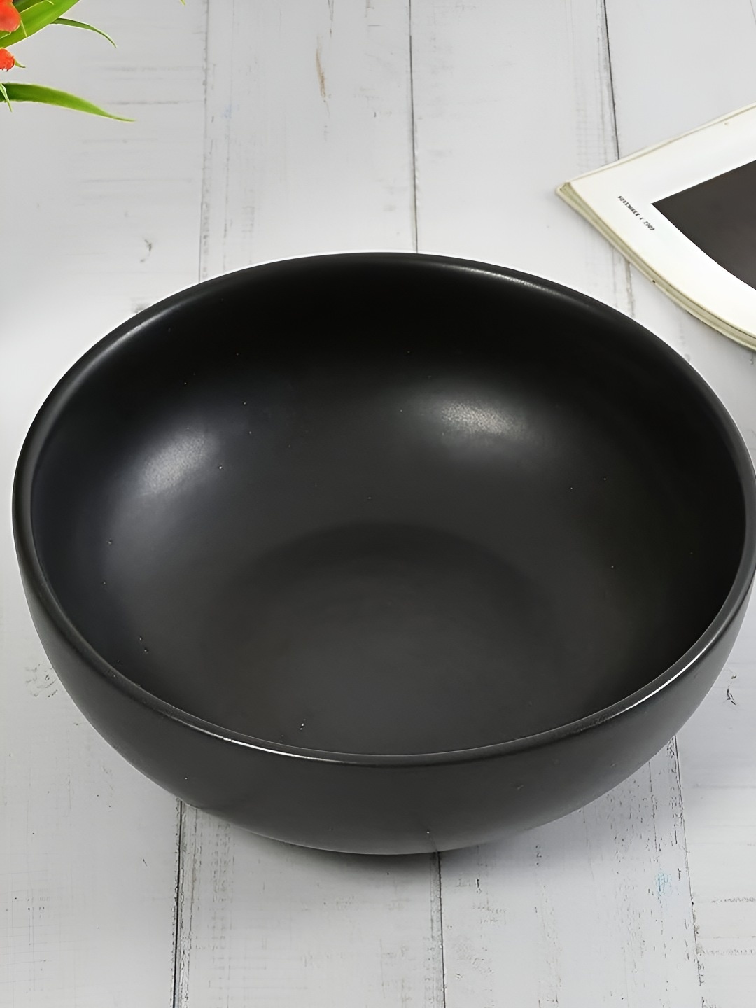 

Lupaava Black Ceramic Bowl
