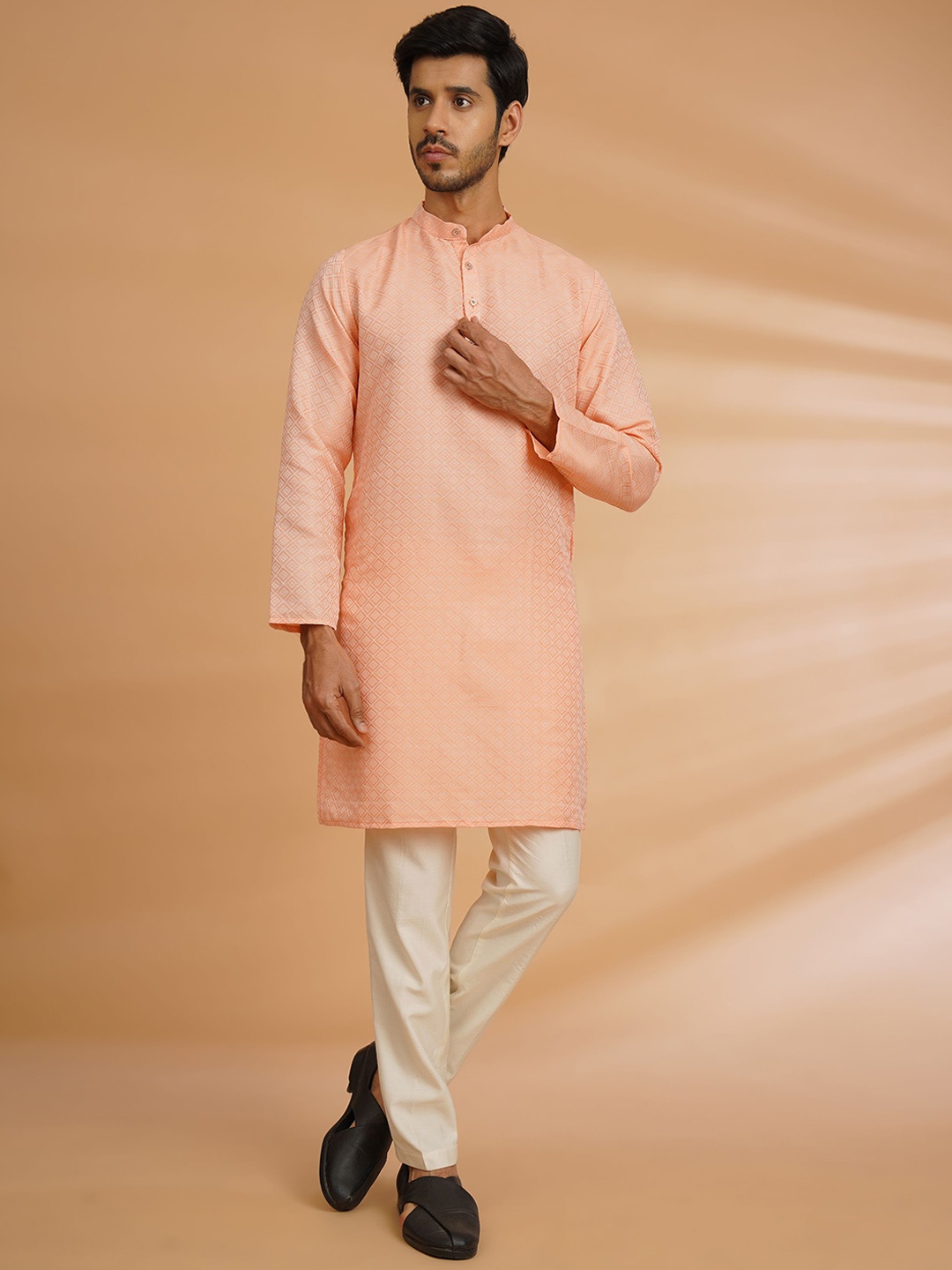 

Shiv Leela Geometric Woven Design Mandarin Collar Jacquard Cotton Straight Kurta, Peach