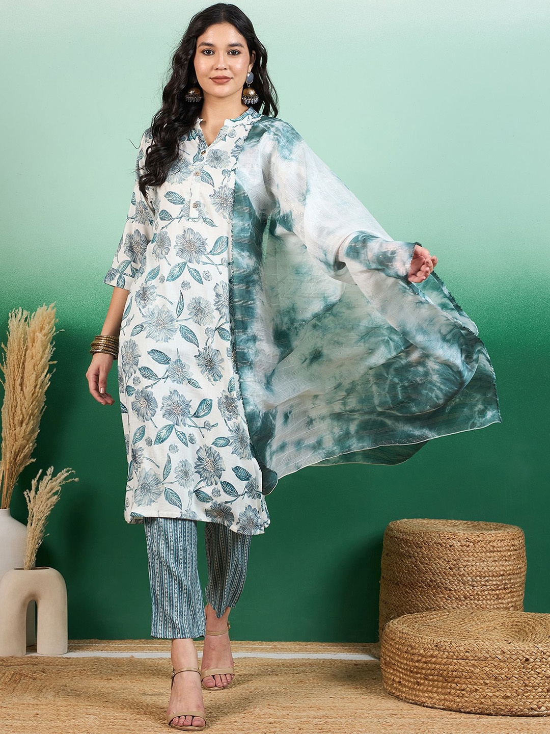 

Sangria Floral Printed Mandarin Collar Straight Kurta With Trouser & Dupatta, Grey