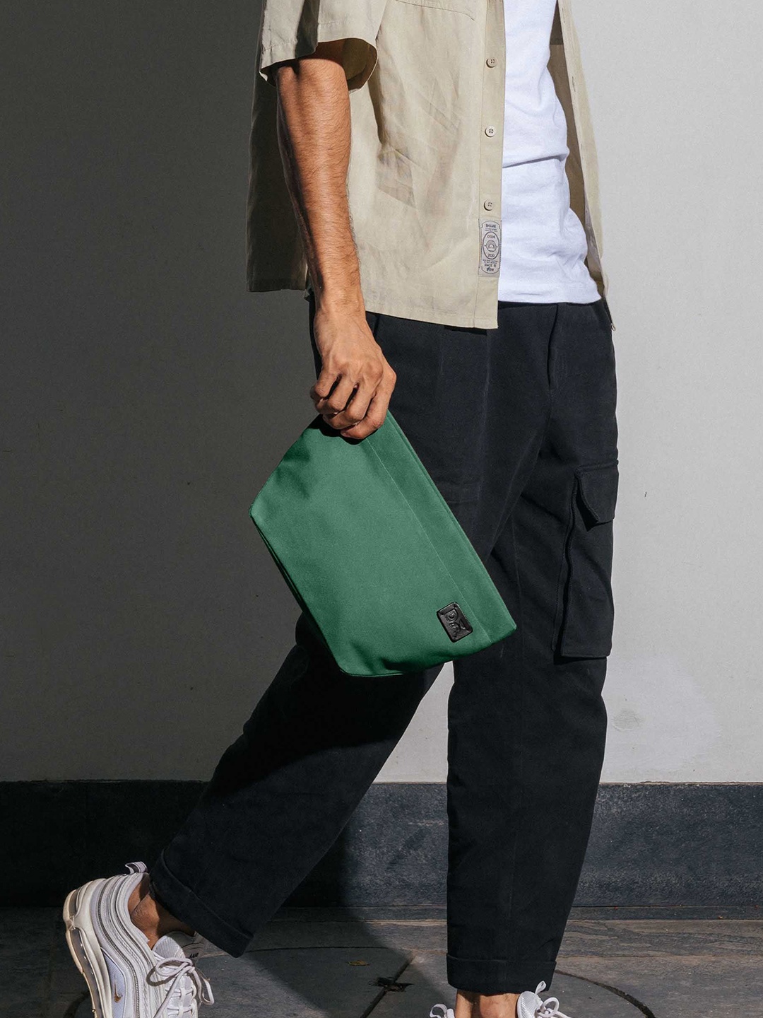 

DailyObjects Taxi Organiser Travel Pouch, Green
