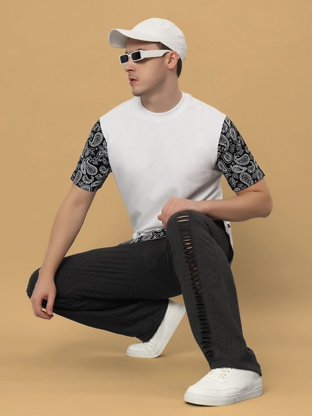 

WEARDUDS Men Printed Pockets T-shirt, White