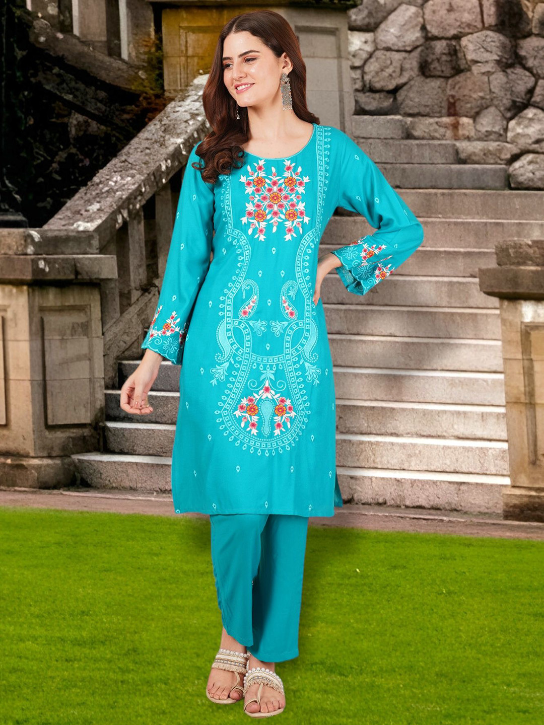 

Growish Floral Printed Straight Kurta With Trousers Set, Sea green