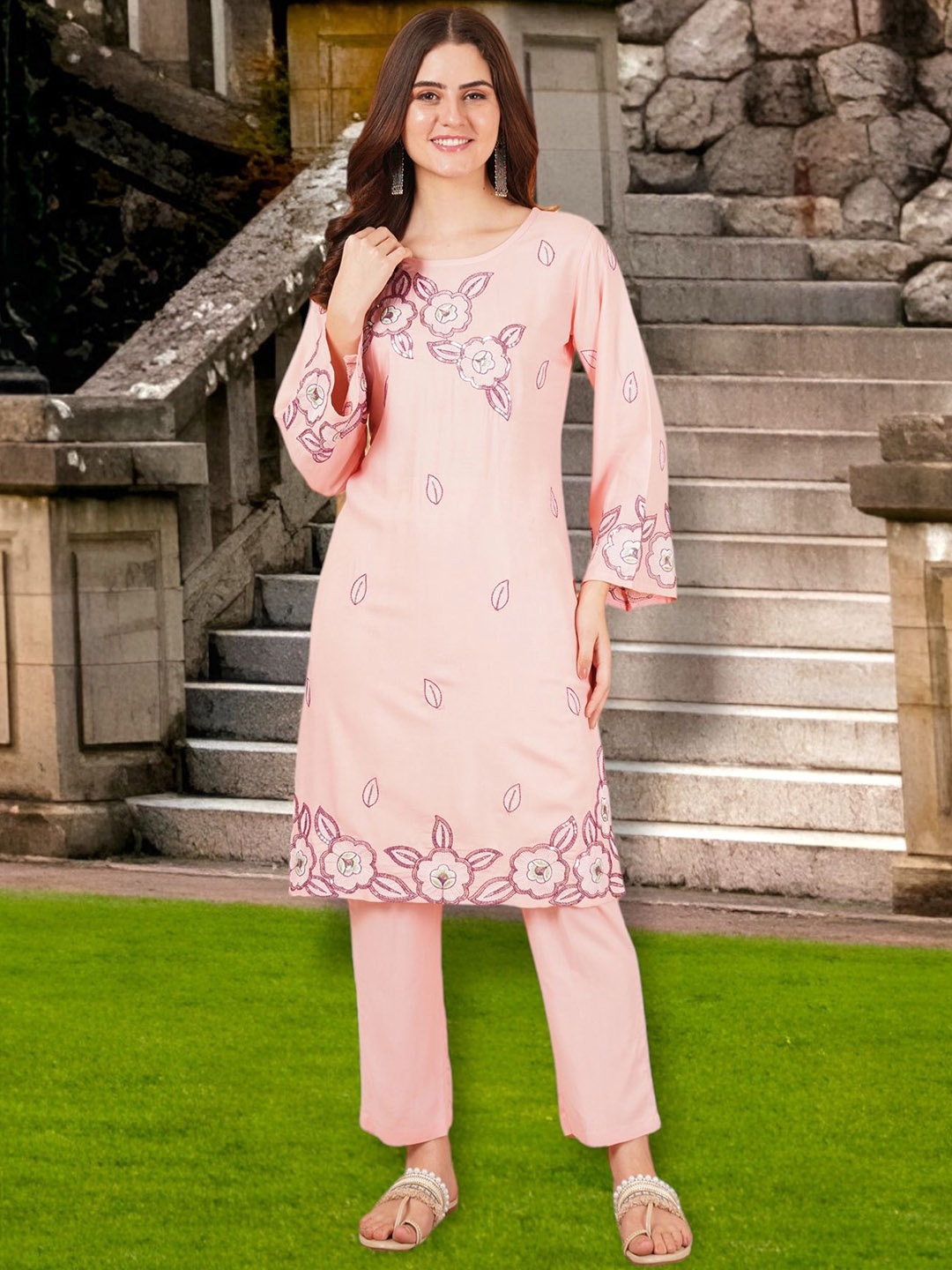 

Growish Embroidered Straight Kurta With Trousers Set, Peach