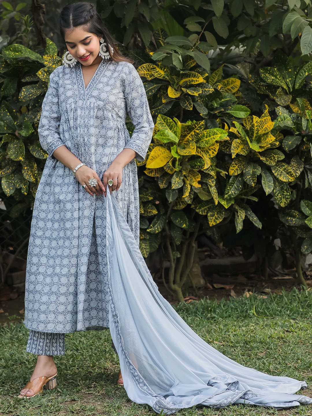 

KALINI Floral Printed Regular Pure Cotton Kurta with Trousers & With Dupatta, Grey