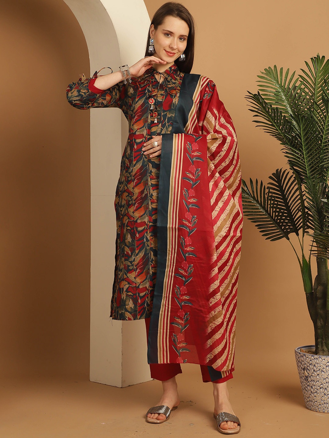 

KALINI Floral Printed Keyhole Neck Straight Kurta with Trousers & Dupatta, Green