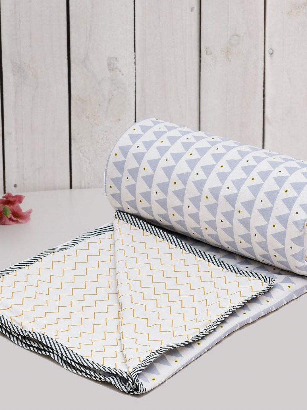 

RRC White & Blue Geometric Printed AC Room Reversible Cotton Double Bed Dohar