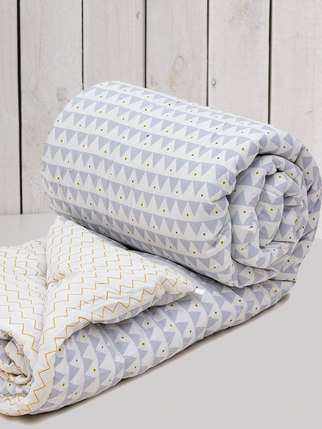 

RRC White & Blue Geometric Cotton Reversible Mild Winter 210 GSM Double Bed Comforter