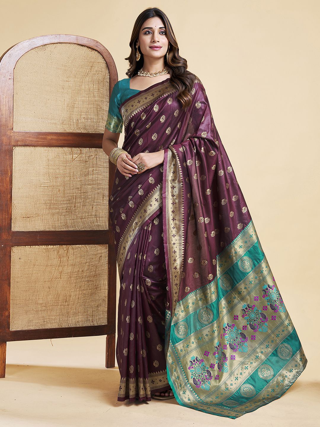 

KALINI Woven Design Zari Banarasi Saree, Purple