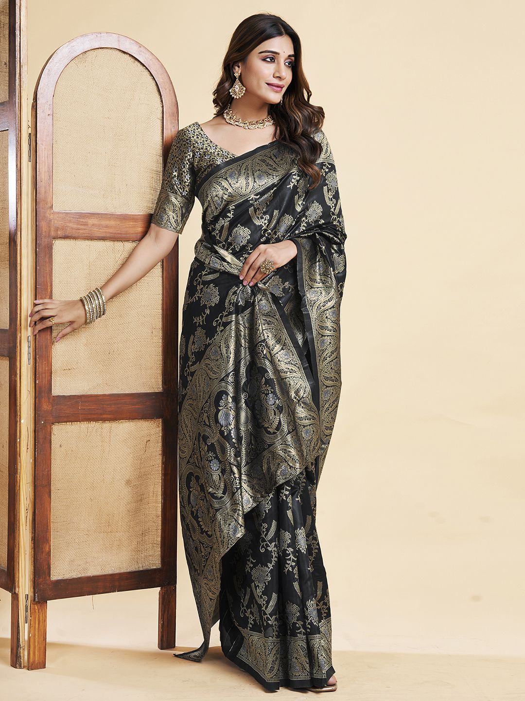 

KALINI Woven Design Zari Banarasi Saree, Black