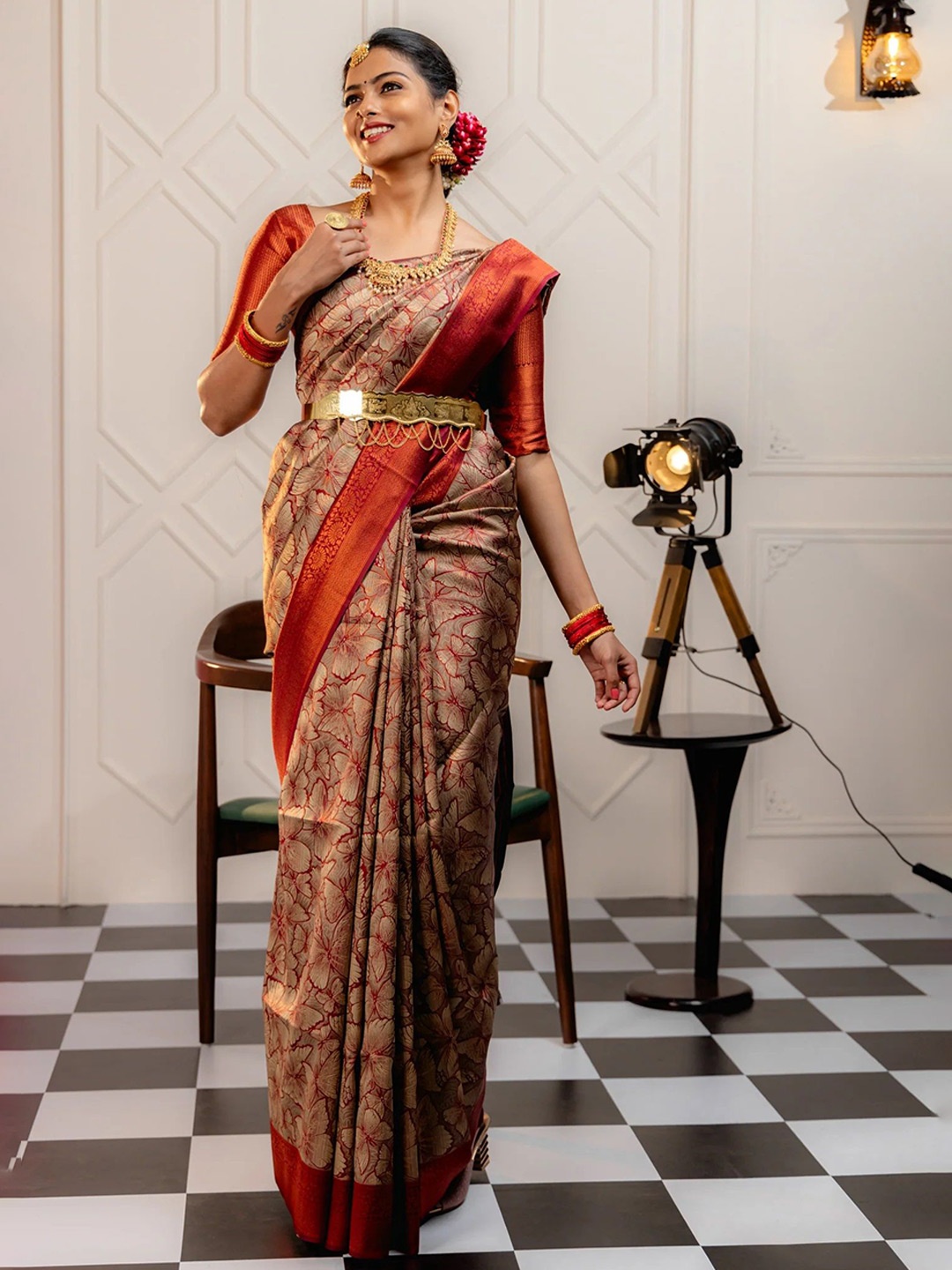 

Lyunica Ethnic Motif Zari Woven Tassel Design Kanjeevaram Saree, Maroon