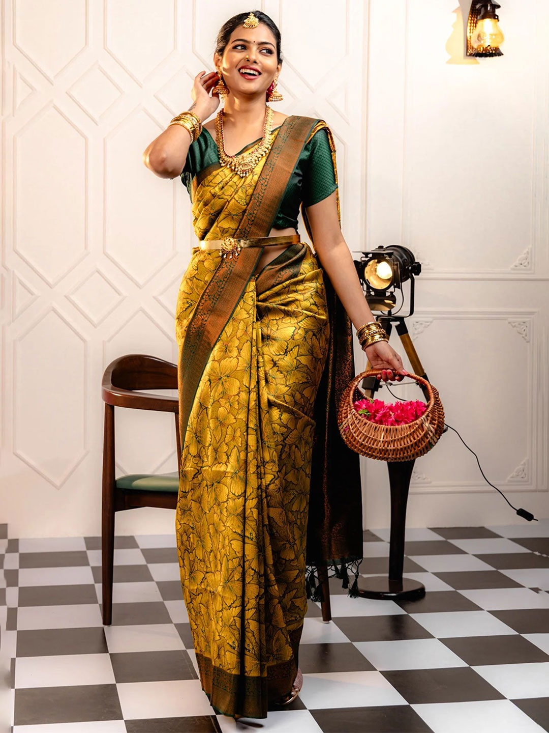 

Lyunica Woven Design Zari Kanjeevaram Saree, Lime green