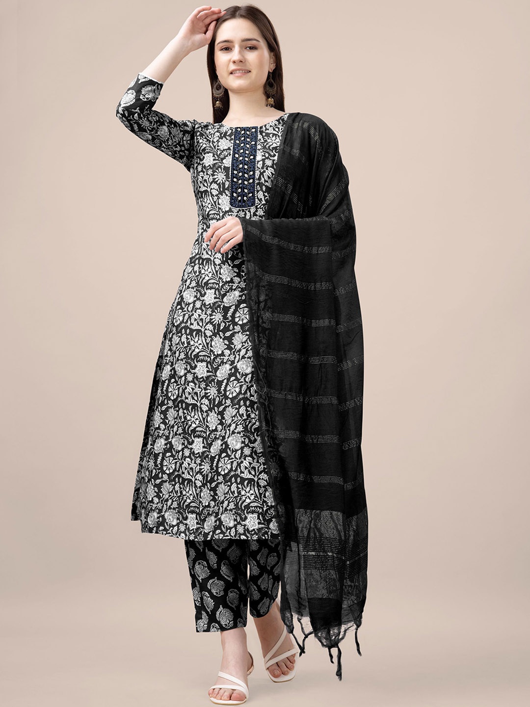 

Rujave Floral Printed Pure Cotton Straight Kurta With Trouser & Dupatta, Black