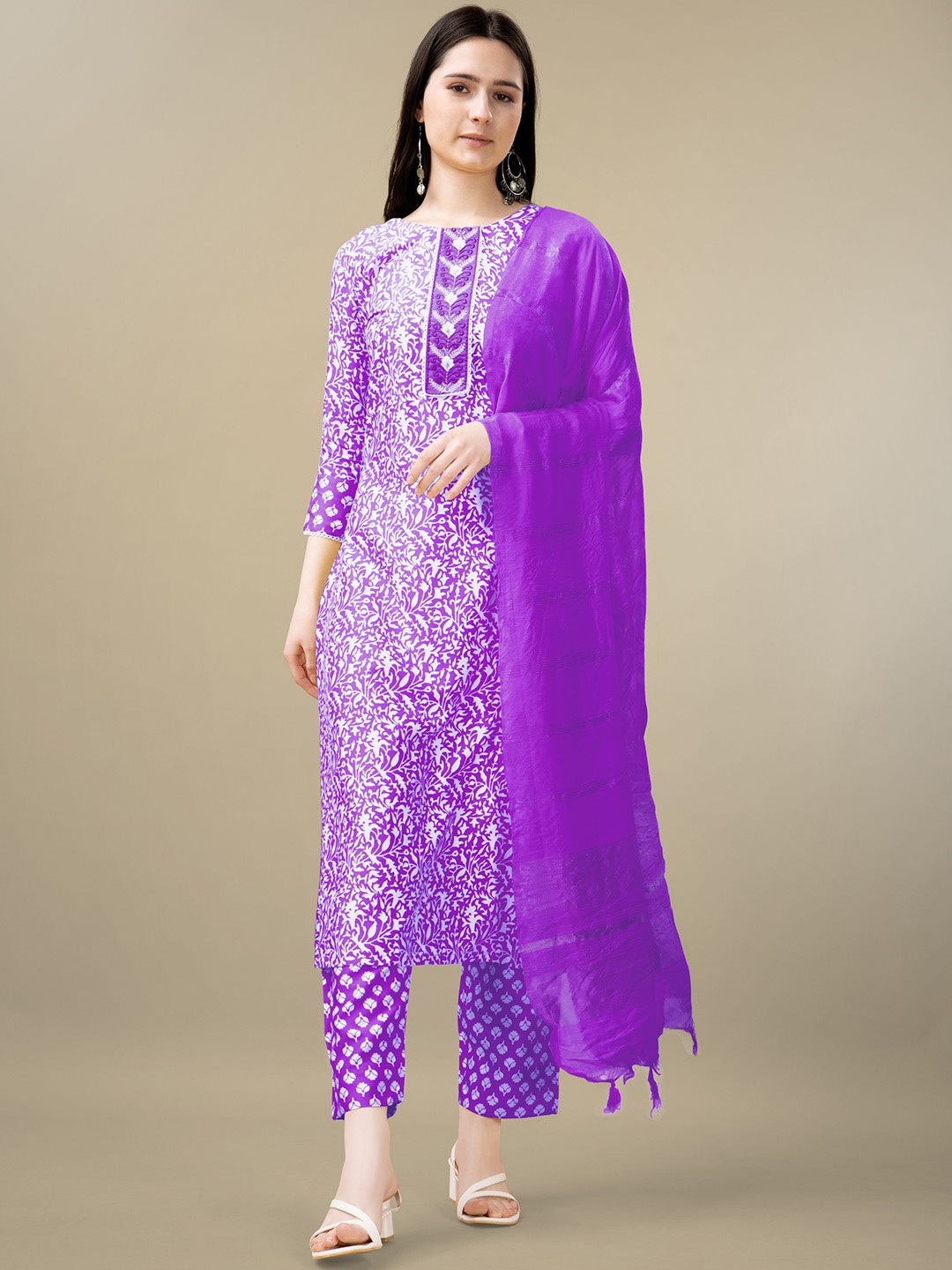 

Rujave Floral Printed Regular Pure Cotton Kurta With Trousers & Dupatta, Purple