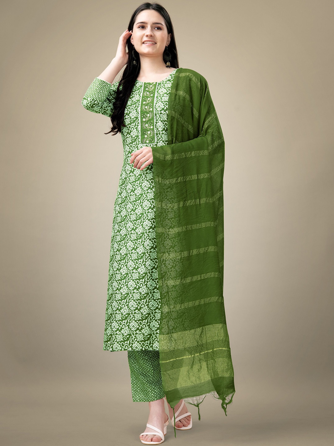 

Rujave Floral Printed Regular Pure Cotton Kurta With Trousers & Dupatta, Green