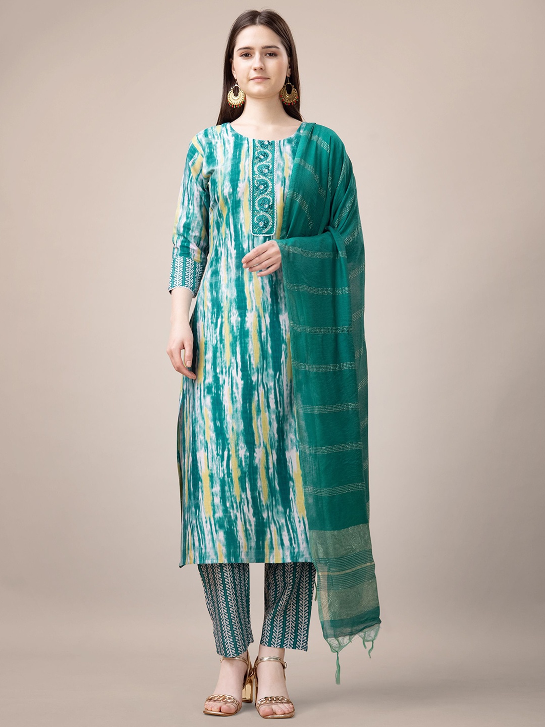 

Rujave Abstract Printed Straight Kurta With Trousers & Dupatta Set, Green
