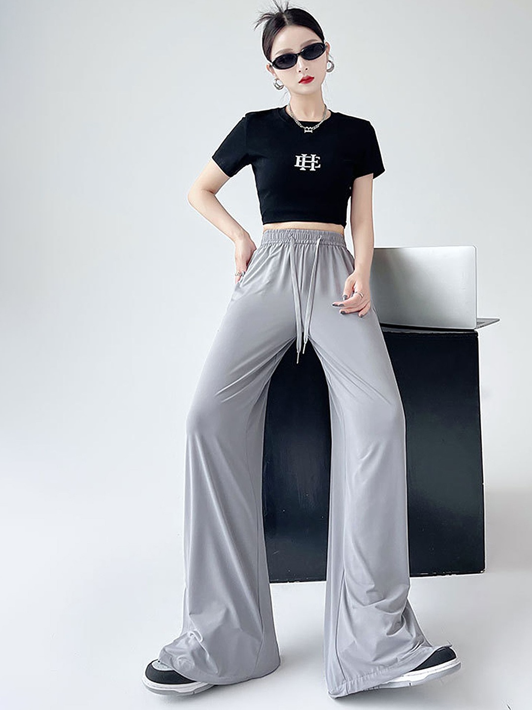 

LULU & SKY Women High-Rise Parallel Trousers, Grey