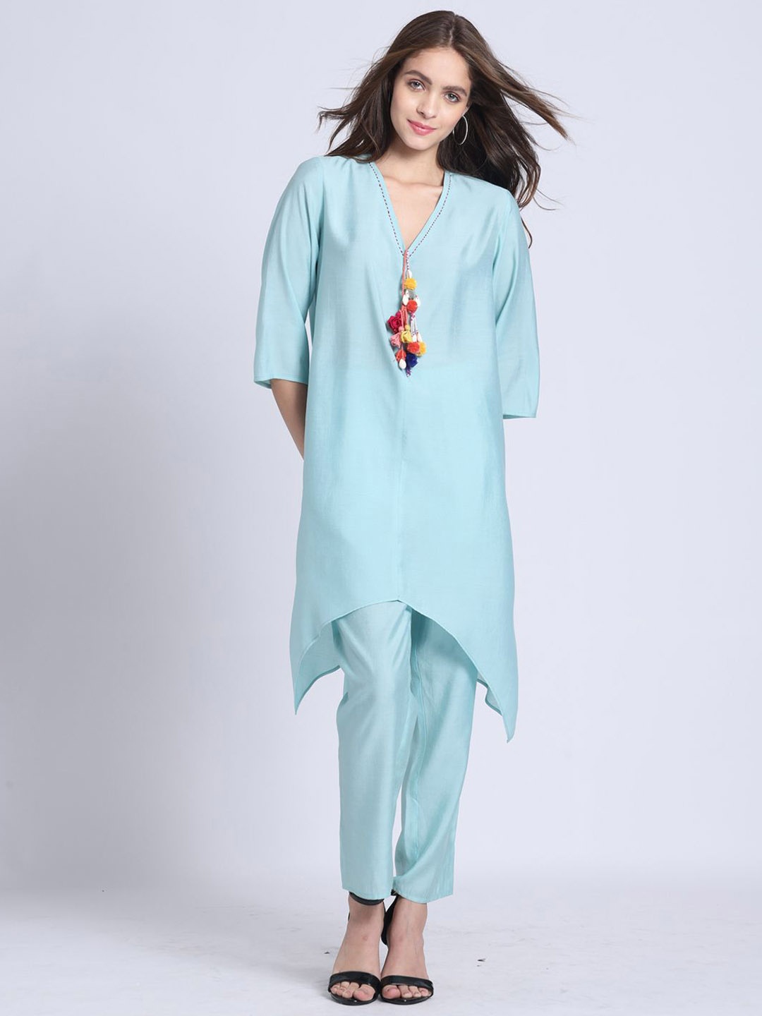 

SHAYE V-Neck Thread Work Tassels Detail Straight Kurta, Blue