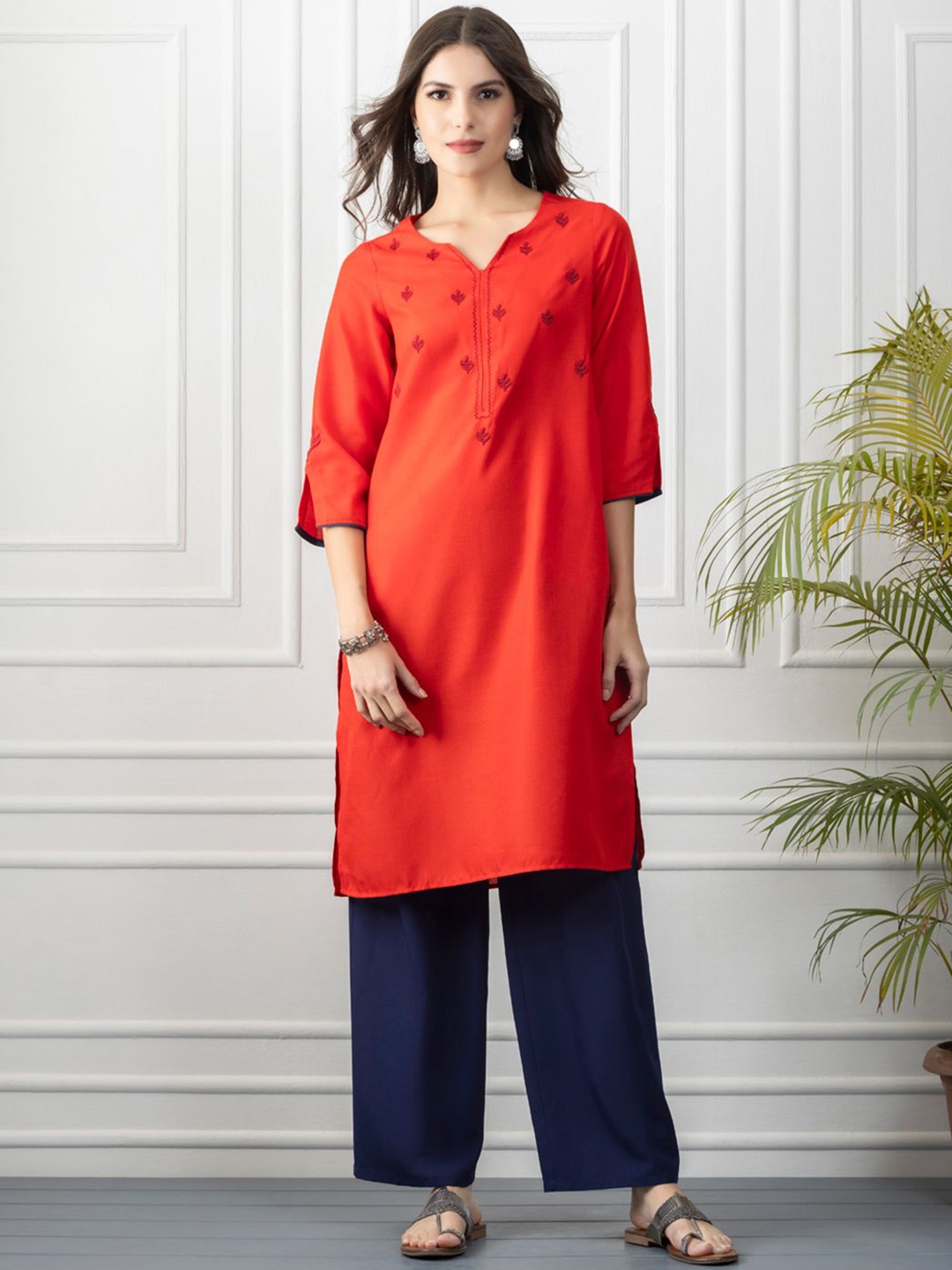 

SHAYE Floral Embroidered Thread Work Sweetheart Neck Straight Kurta, Red