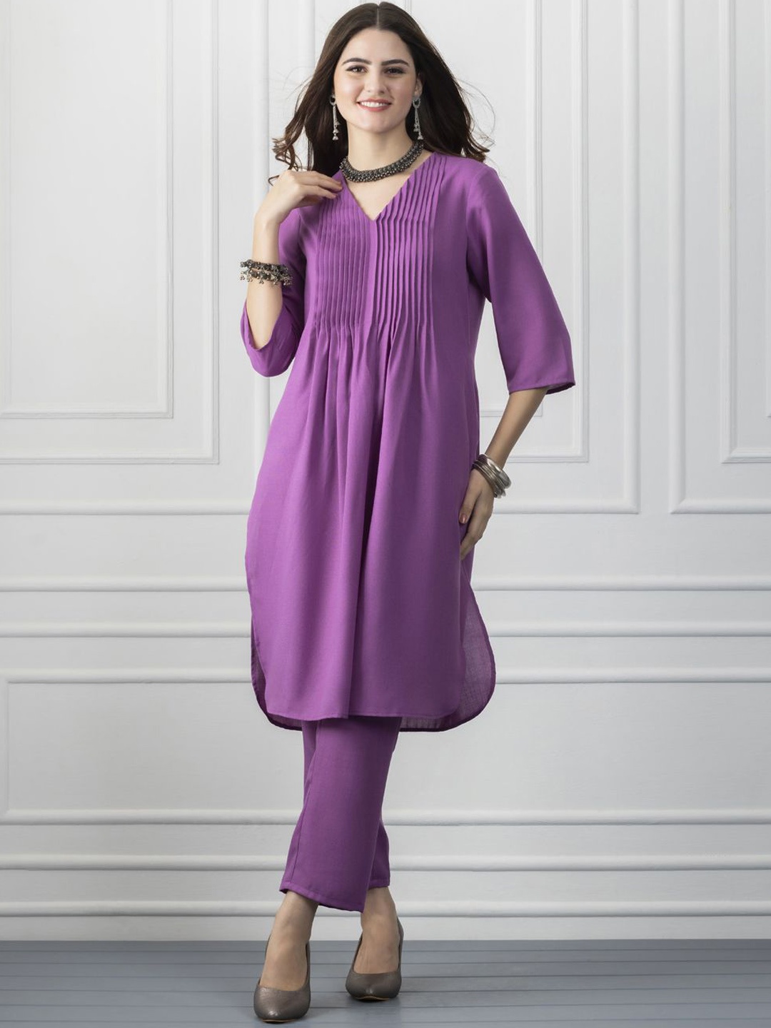 

SHAYE V-Neck Pintucks Straight Kurta, Purple