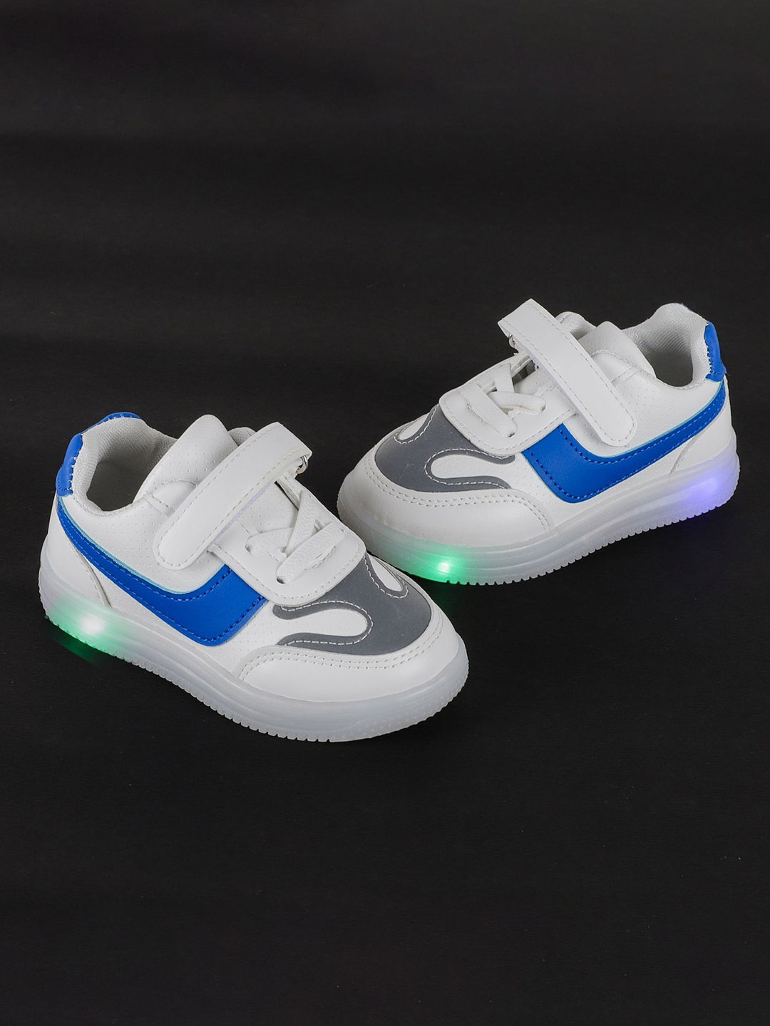 

BAESD Kids Colourblocked Round Toe Sneakers, Blue