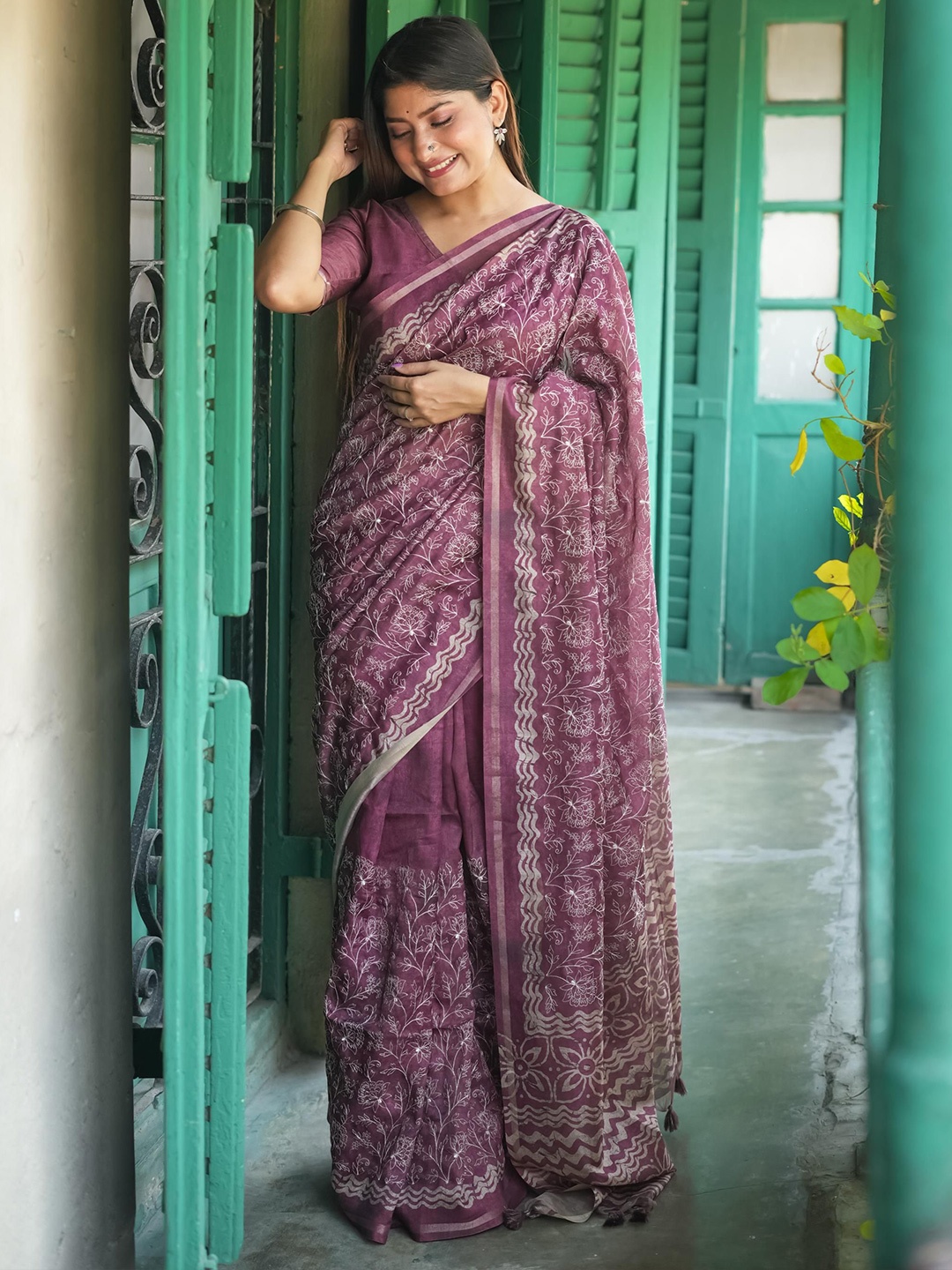 

Kandora Pure Silk Ethnic Motifs Tussar Saree, Pink