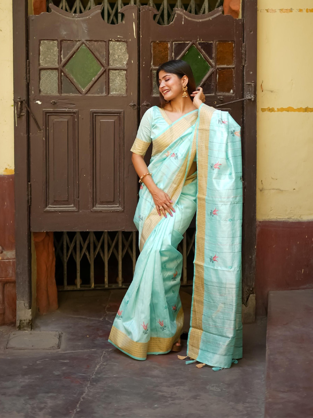 

Kandora Ethnic Motif Kantha Work Pure Silk Tussar Saree, Blue