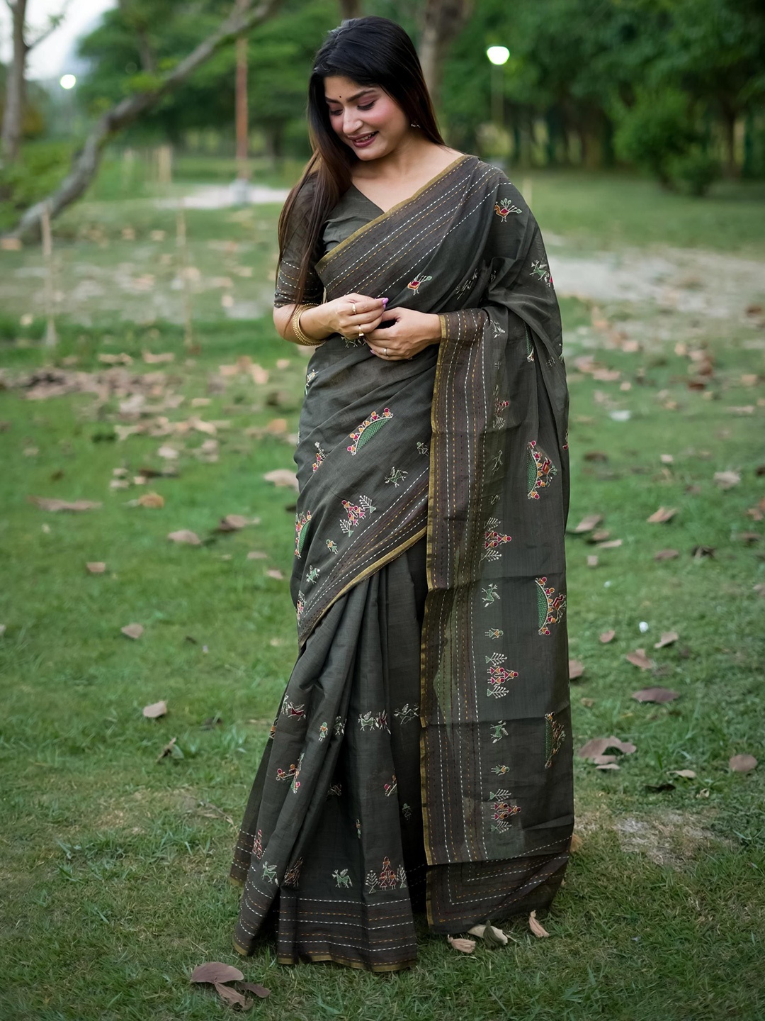 

Kandora Ethnic Motifs Embroidered Pure Silk Saree, Black