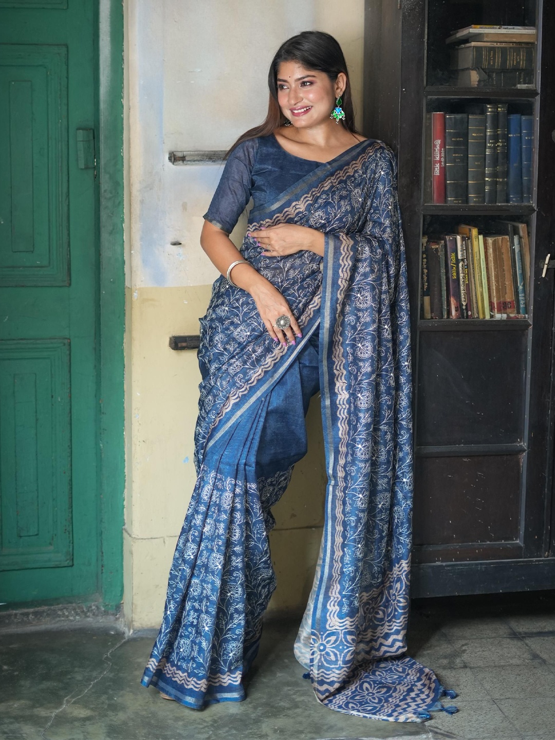 

Kandora Floral Zari Pure Silk Tussar Saree, Blue