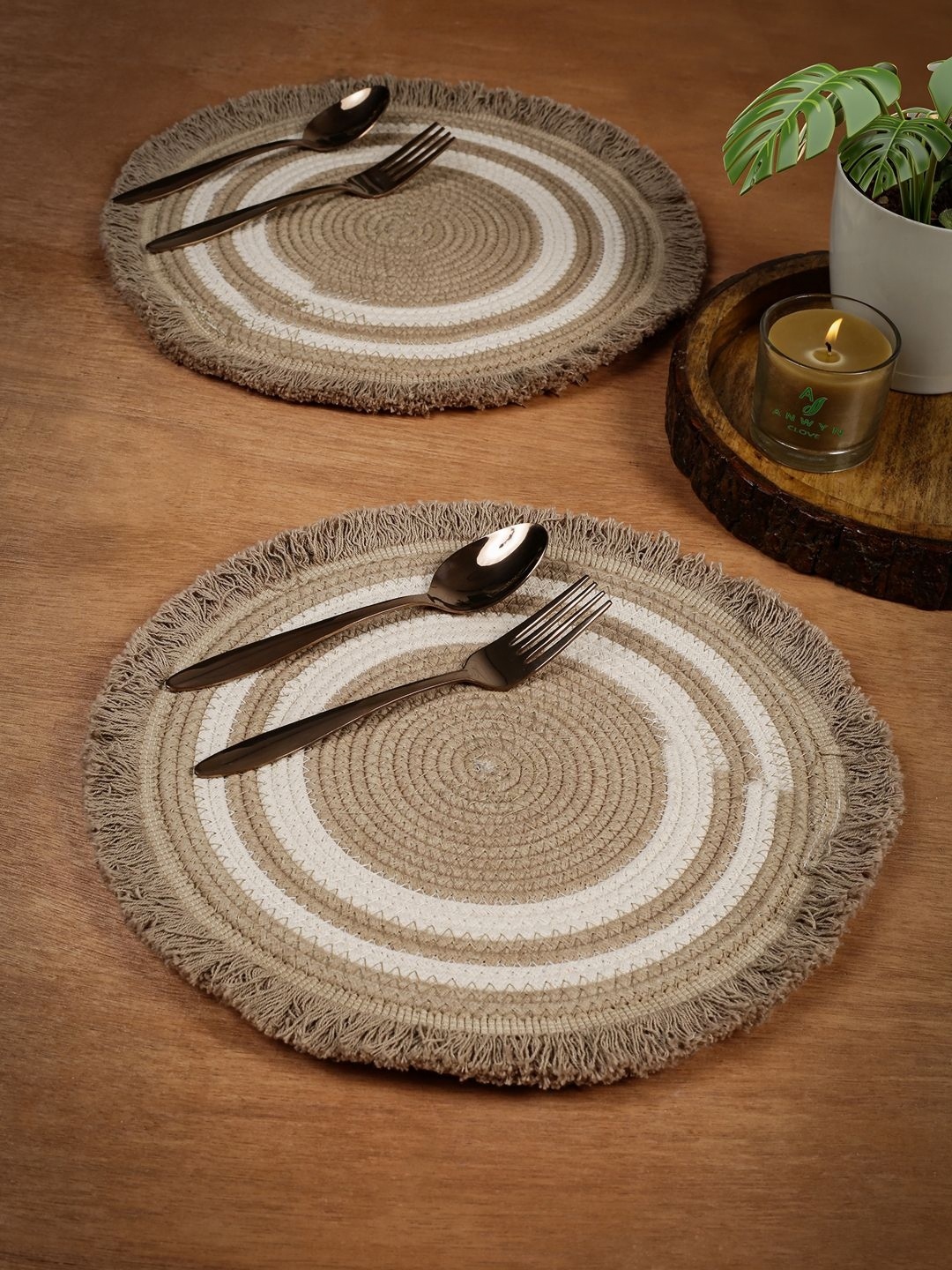 

ANWYN Coffee Brown & White 6 Pieces Cotton Round Table Placemats