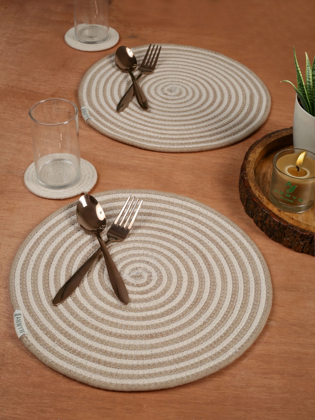 

ANWYN Brown & Beige 6 Pieces Jute Table Placemats