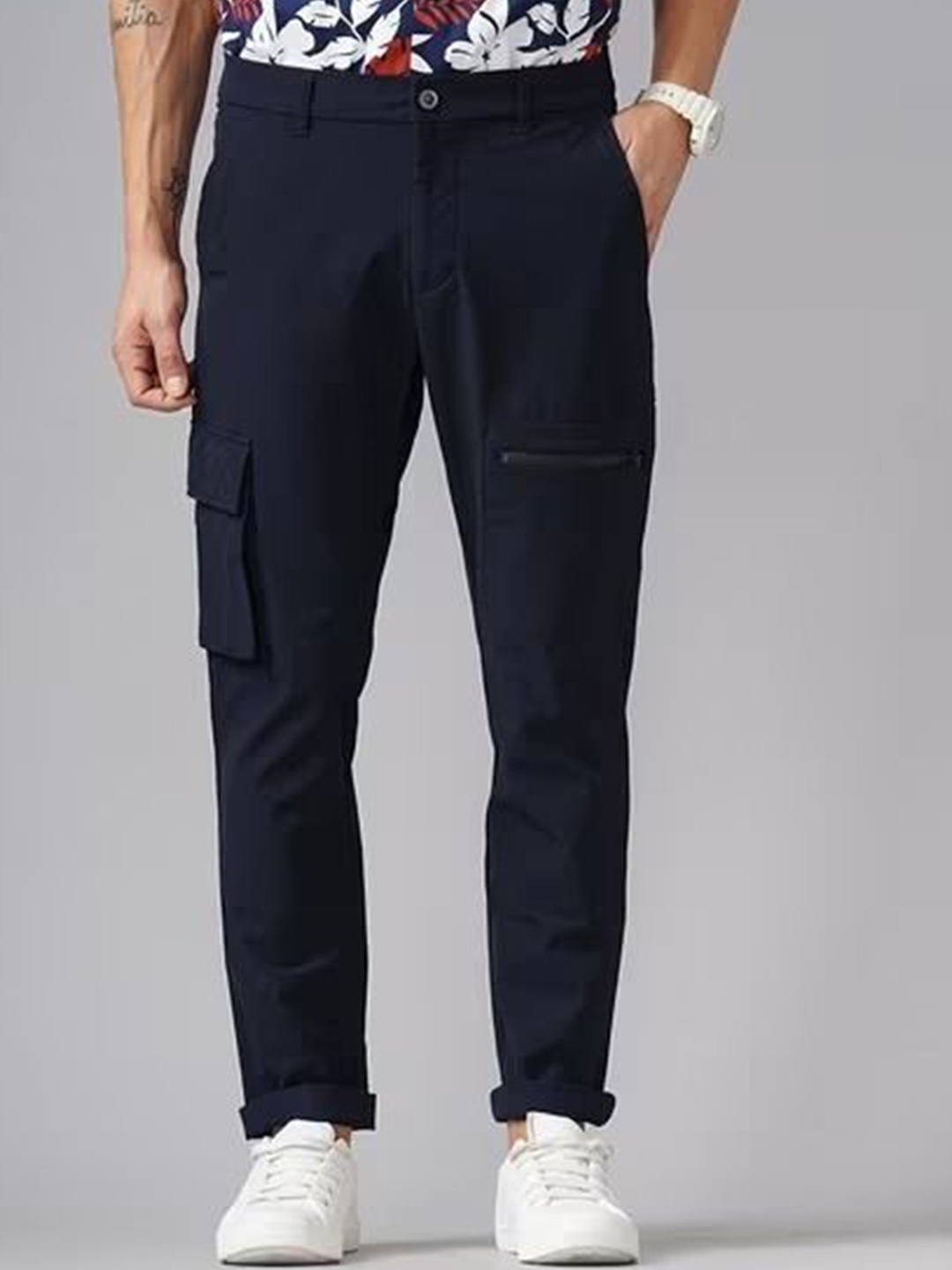 

British Club Men Slim Fit Low-Rise Cargos, Navy blue