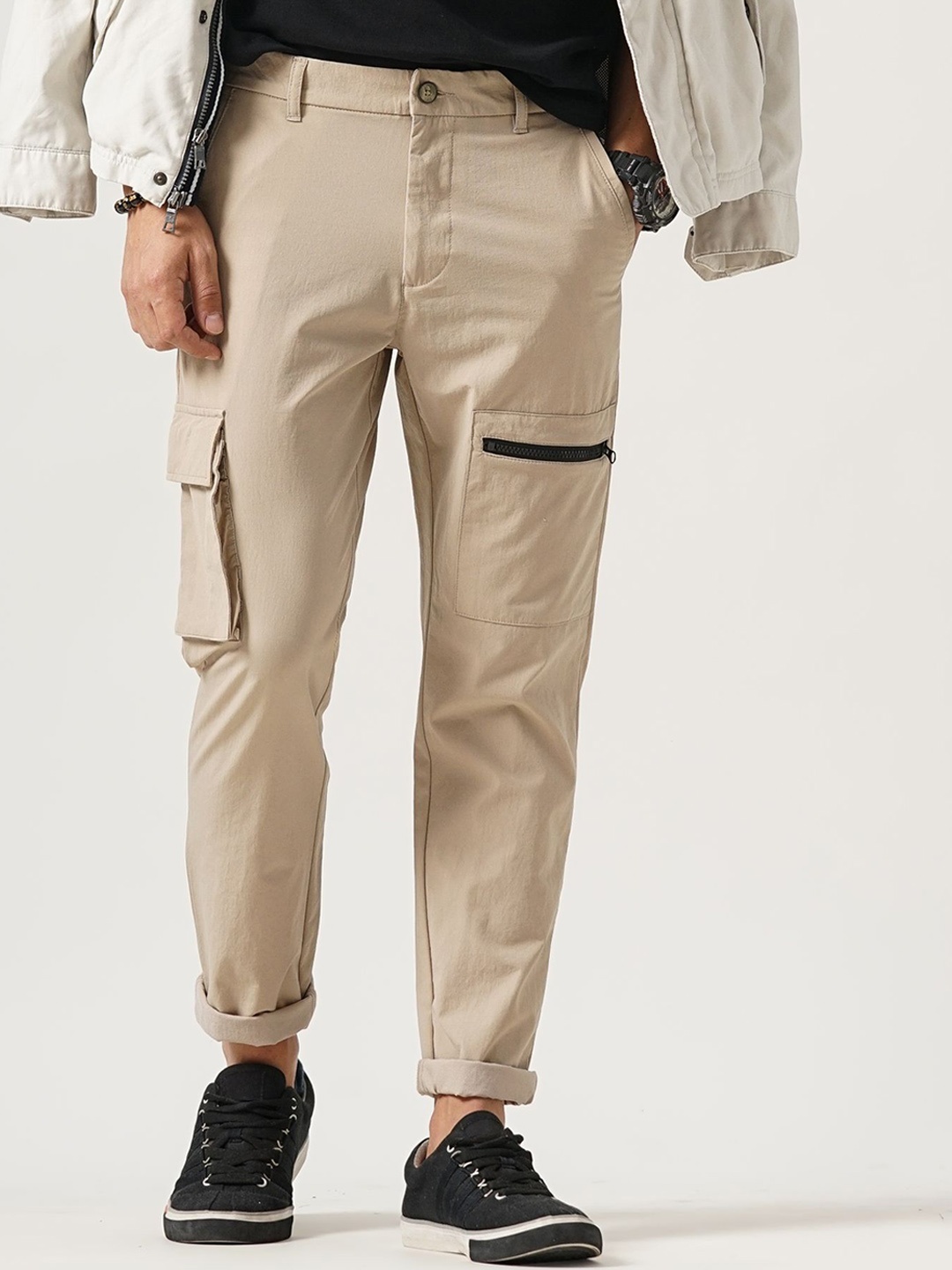 

British Club Men Smart Slim Fit Low-Rise Cargos Trousers, Beige