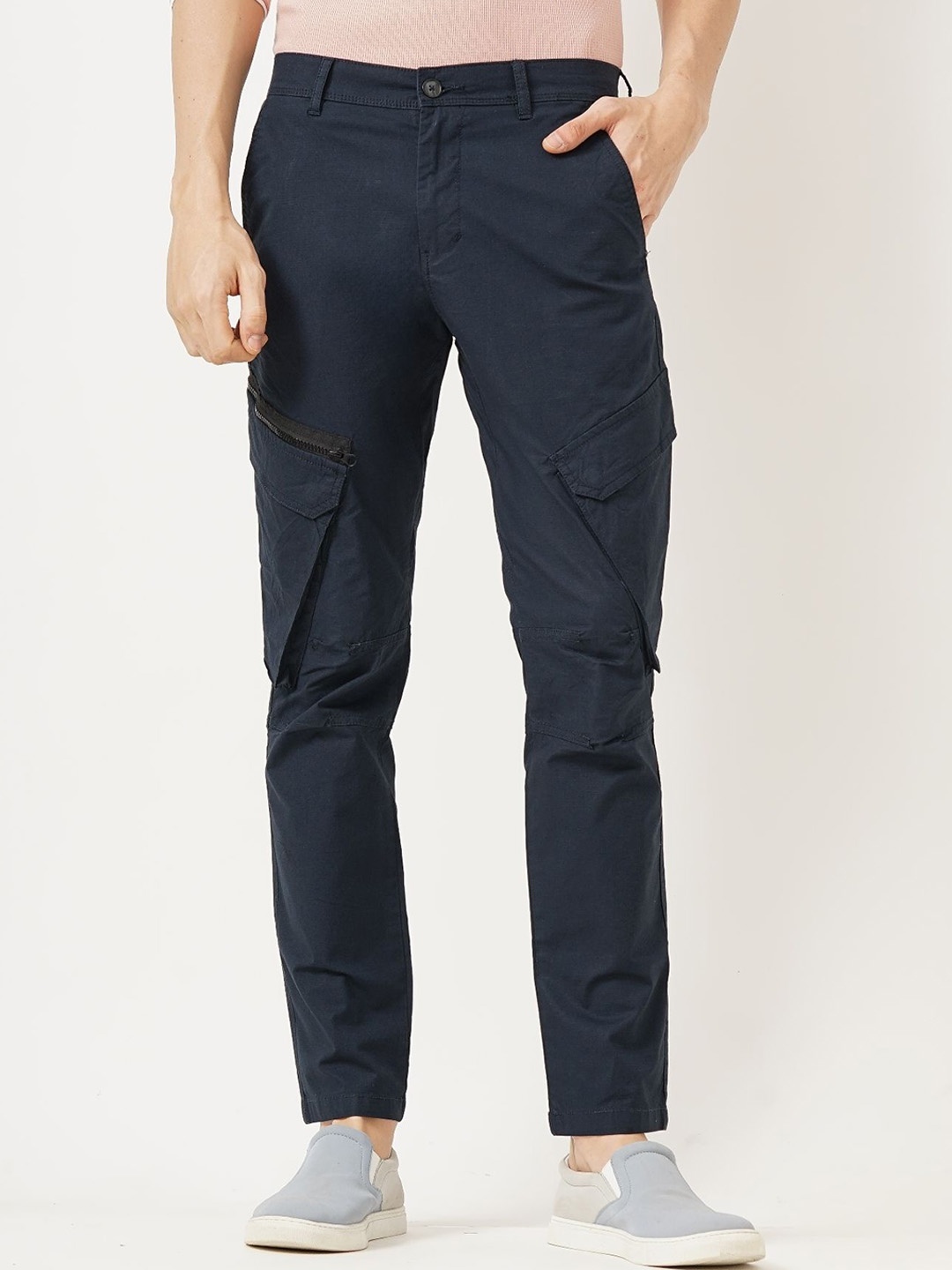 

British Club Men Smart Slim Fit Low-Rise Cargos Trousers, Navy blue