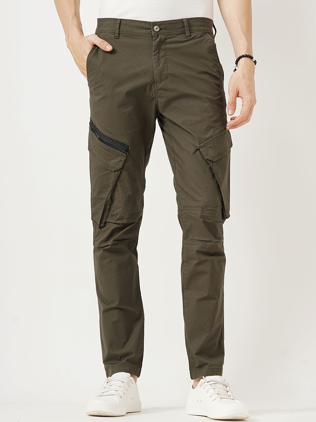 

British Club Men Smart Slim Fit Low-Rise Cargos Trousers, Olive