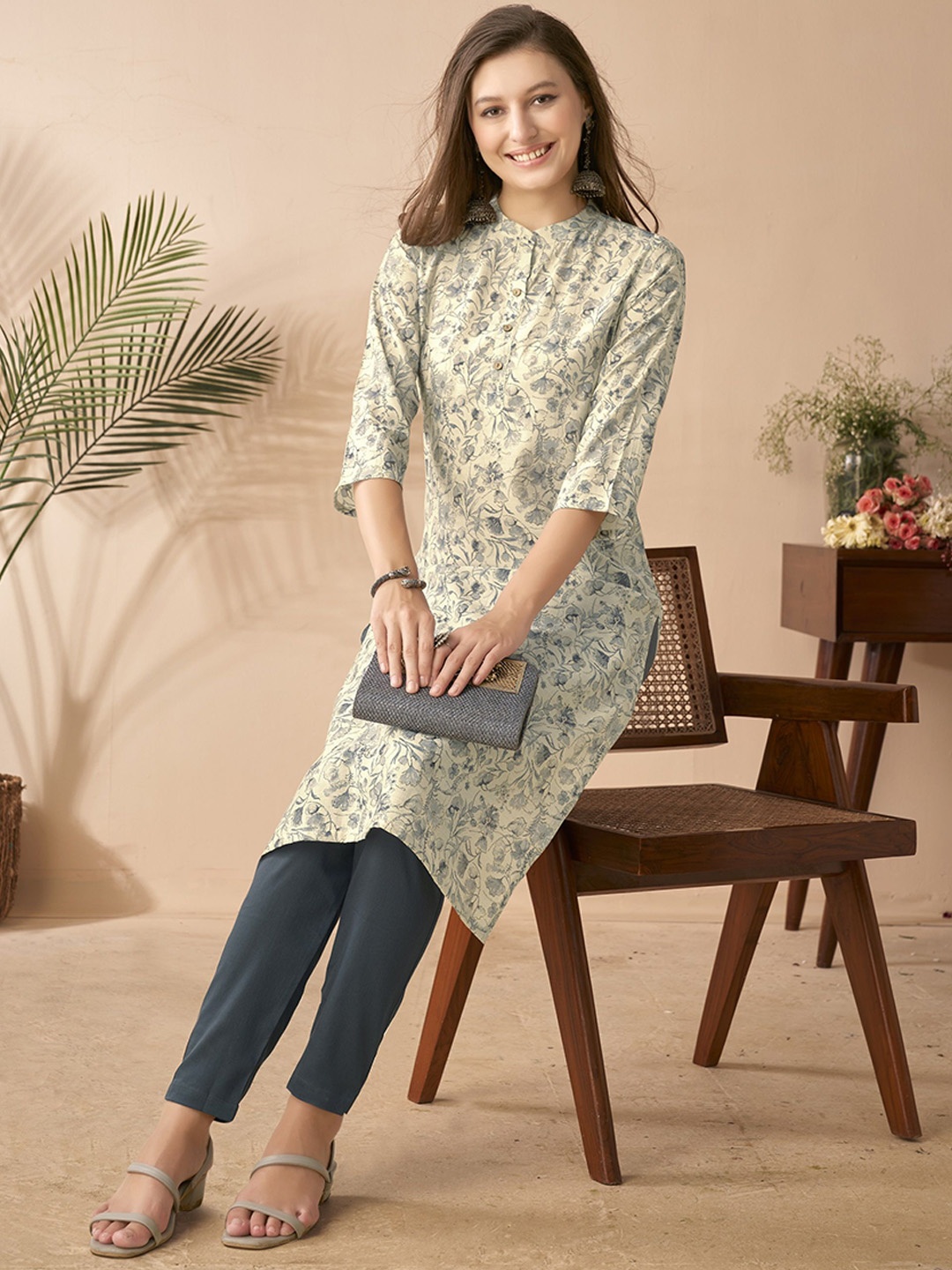 

Anouk White & Blue Floral Printed Mandarin Collar Chanderi Silk Straight Kurta