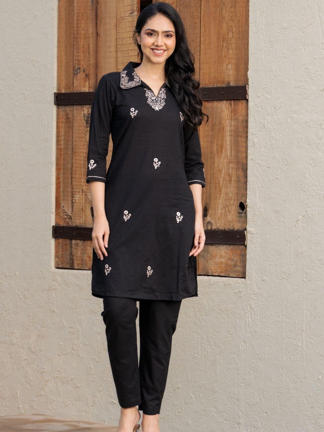 

HOUSE OF JAMOTI Floral Embroidered Regular Thread Work Pure Cotton Kurta with Trousers, Black