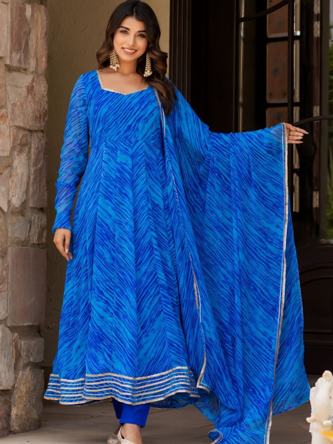 

HOUSE OF JAMOTI Leheriya Printed Gotta Patti Regular Kurta With Trousers & Dupatta, Blue