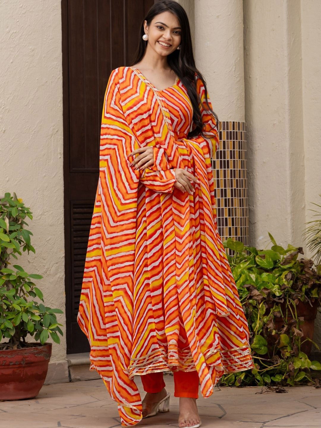 

HOUSE OF JAMOTI Leheriya Printed Gotta Patti Regular Kurta With Trousers & Dupatta, Orange